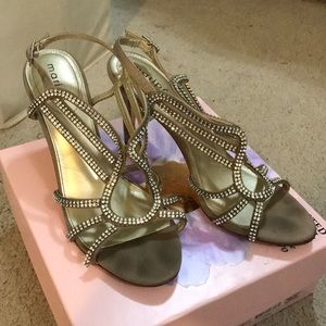 Lightly colored fancy high heels